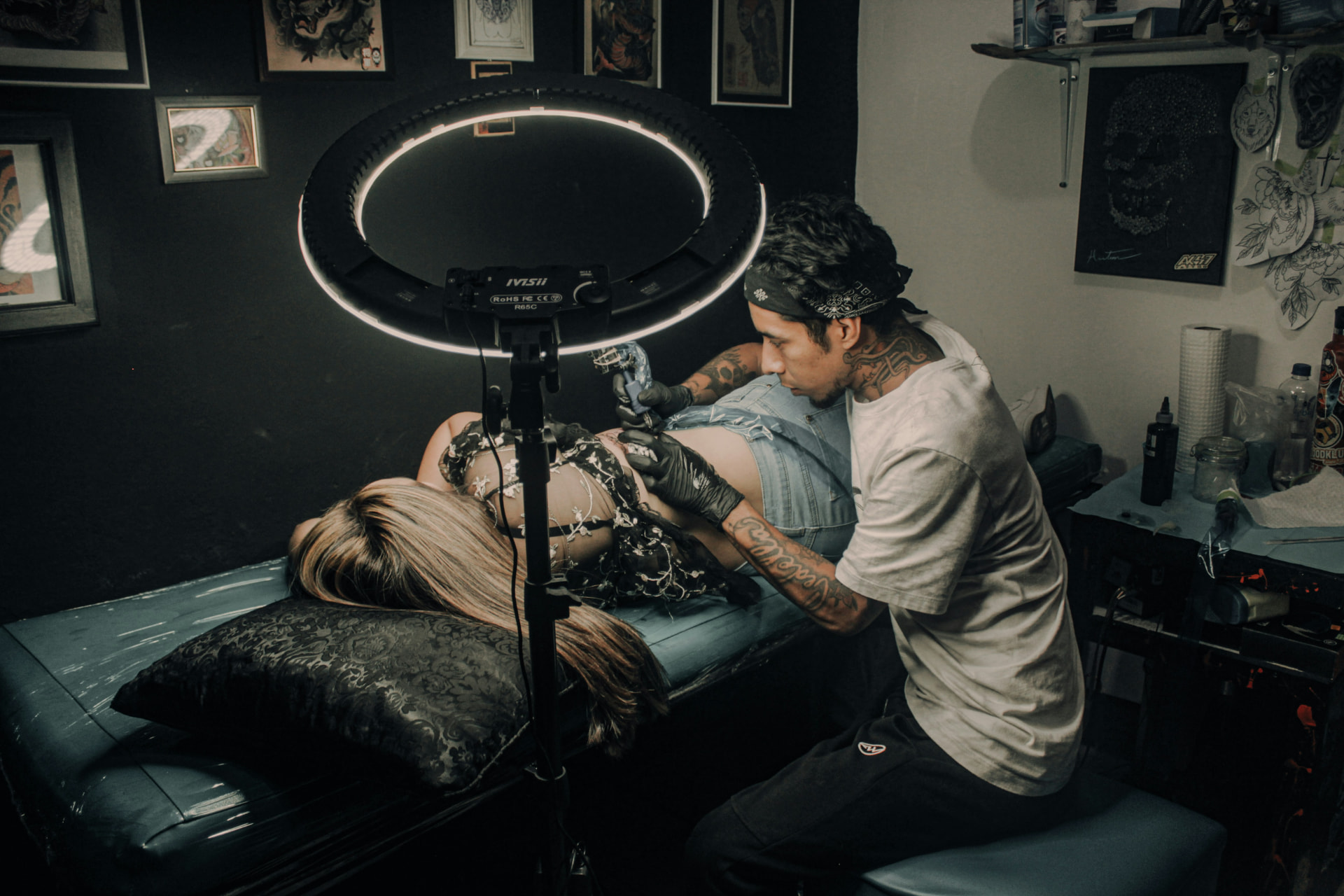 Kaip išsirinkti tatuiruočių meistrą: 8 patikrinimo žingsniai